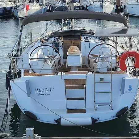 Location Insolite Voilier A Quai * Saint-Mandrier-sur-Mer