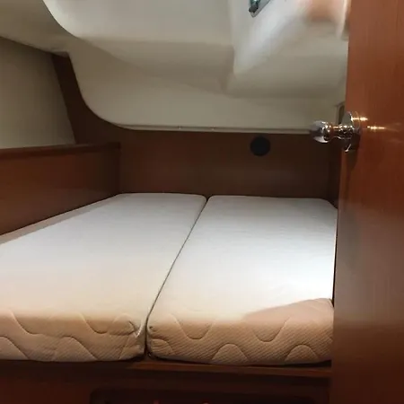 Location Insolite Voilier à Quai Bateau-hôtel