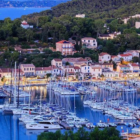Location Insolite Voilier A Quai