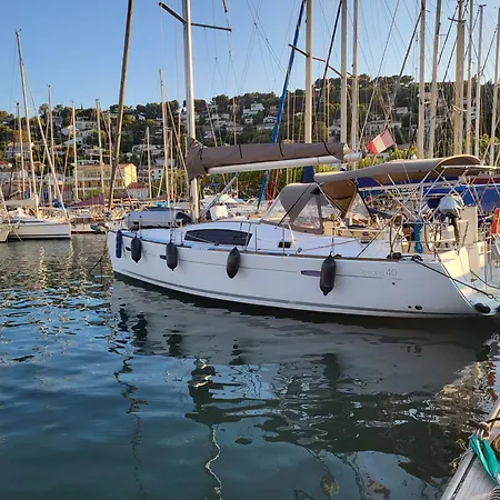 Location Insolite Voilier A Quai